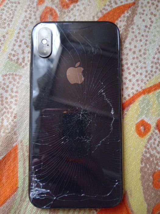 Iphone xs в нормальном состоянии, СРОЧНО!!! возможен торг Доставки нет