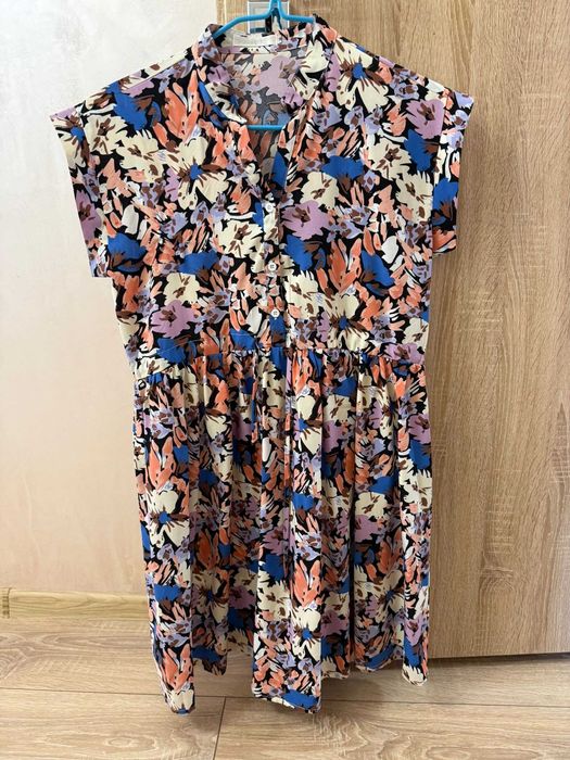 Рокля с флорални мотиви - М размер