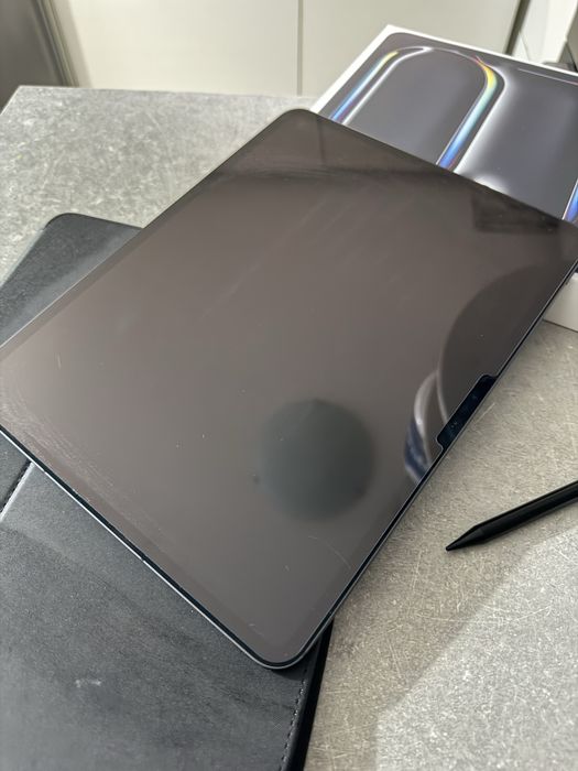 Apple iPad Pro 13 512GB SpaceBlack с 20 месеца гаранция