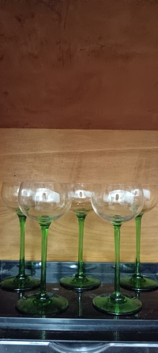 Pahare Uranium Glass