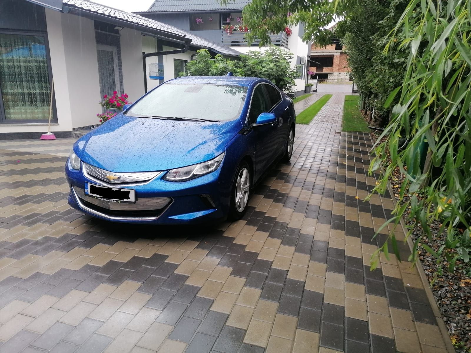 Chevrolet volt plug in hybrid, electric