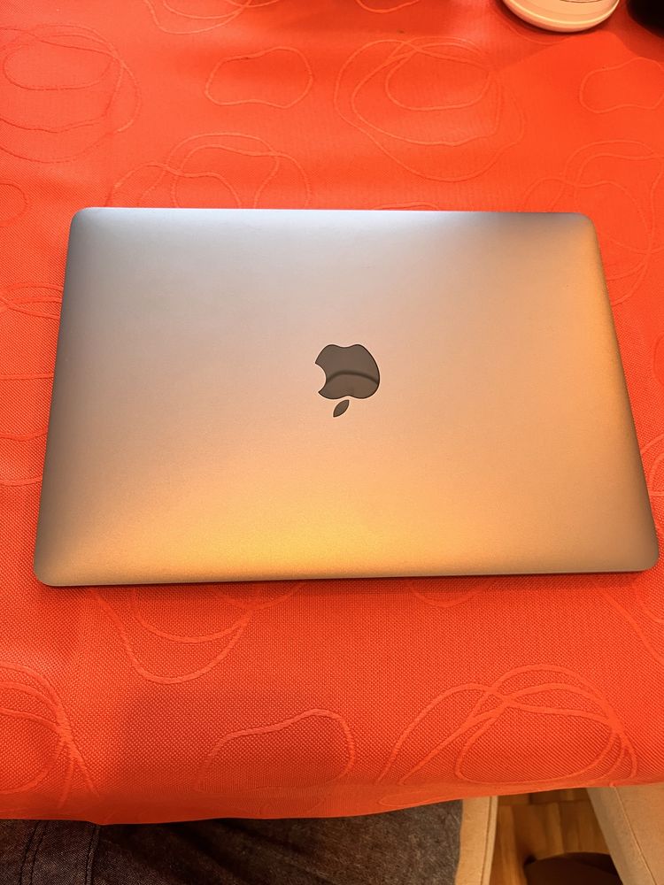 Macbook air в много добро състояние
