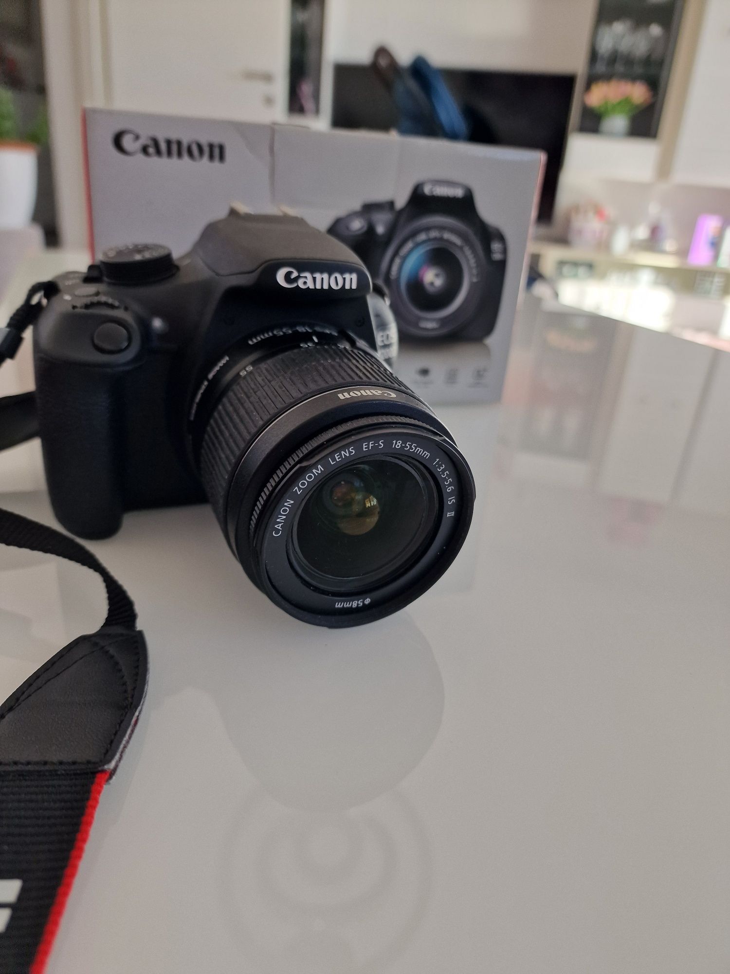 Canon EOS 1200D 18MP , Blake + Obiectiv EF-S 18-15mm III