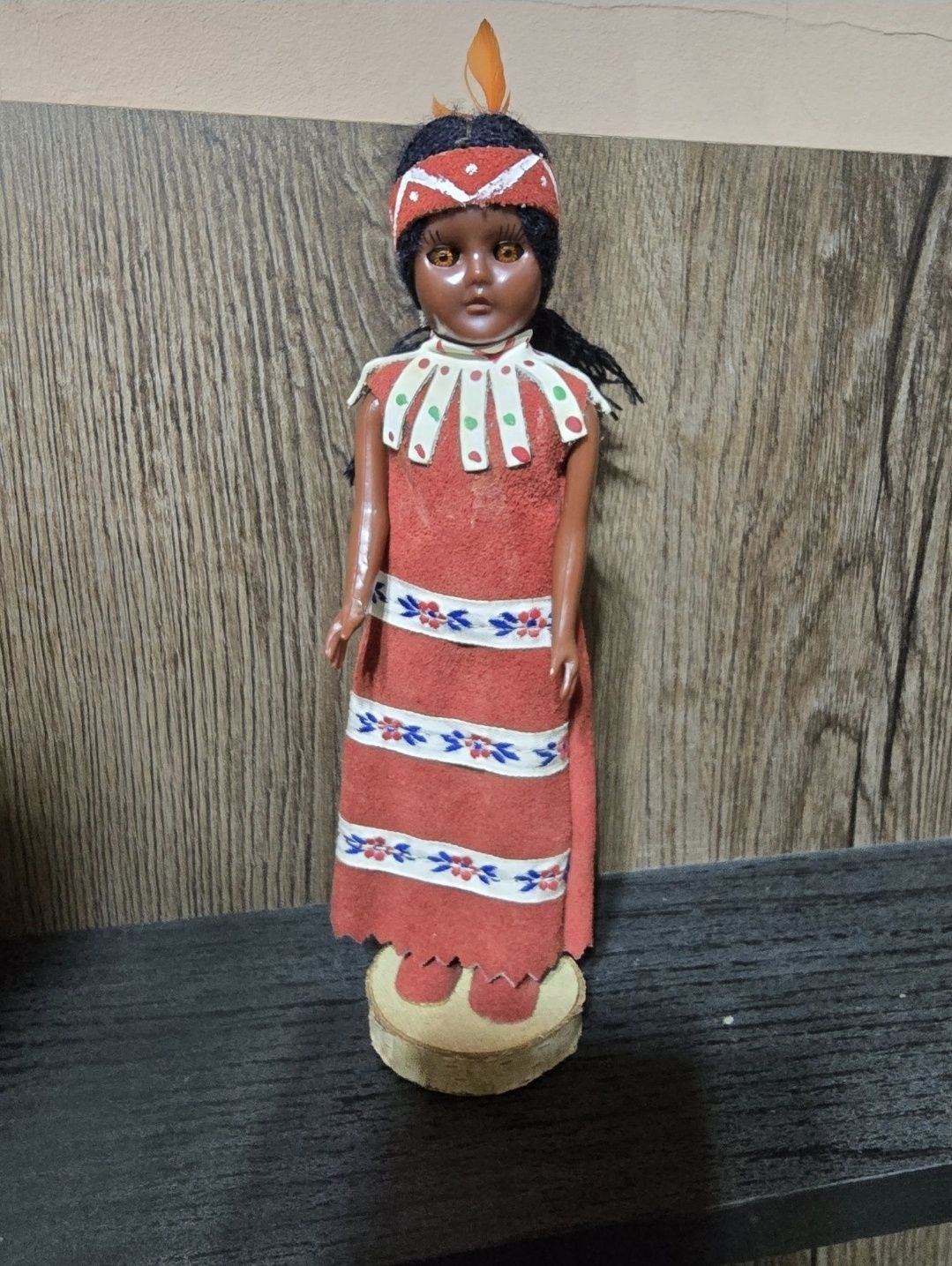 Vintage Indian Indien Art Eskimo Doll Figure 7.5 " made in Canada EUC