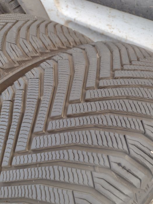 Почти нови 2бр.235/50/18 Michelin Alpin7 dot0424