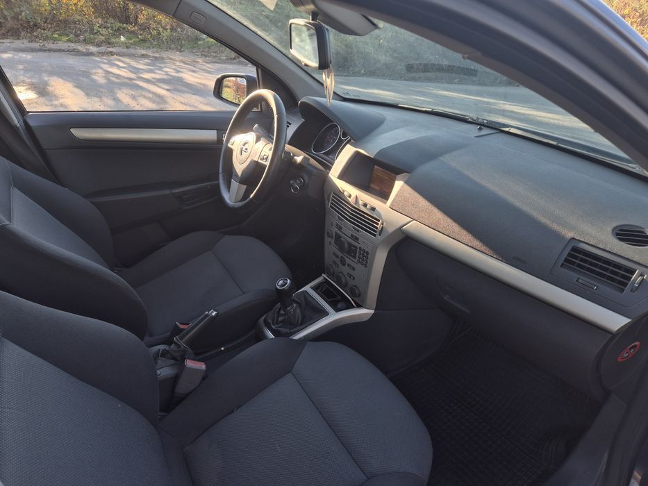 Opel Astra H (+4 roti)