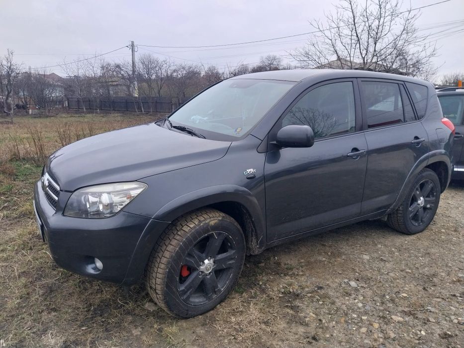 Schimb sau vând RAV4 4X4:variante basculanta sau cu masina automată