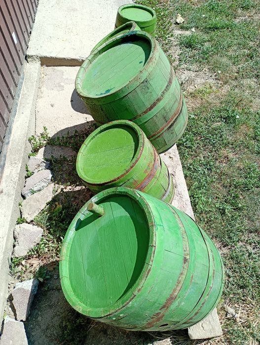 Vînd butoaie de țuică