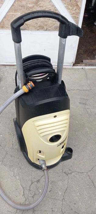 Професионална водоструйка karcher,въртящо рамо и пистолет.