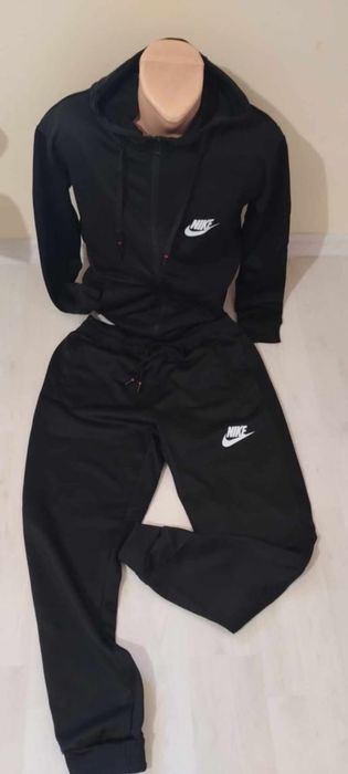 Trening barbati Nike,  setul include 3 piese .