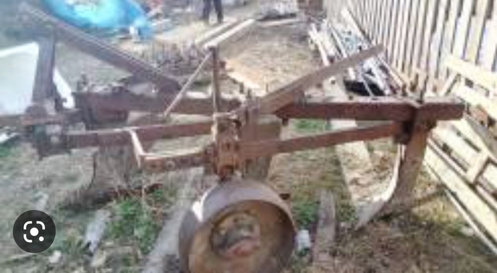 Продам 3 корпусной плуг на трактор МТЗ,продам косилку одно бруску.