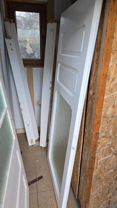 | Usi Lemn | Cabină dus | Dulap | PVC |