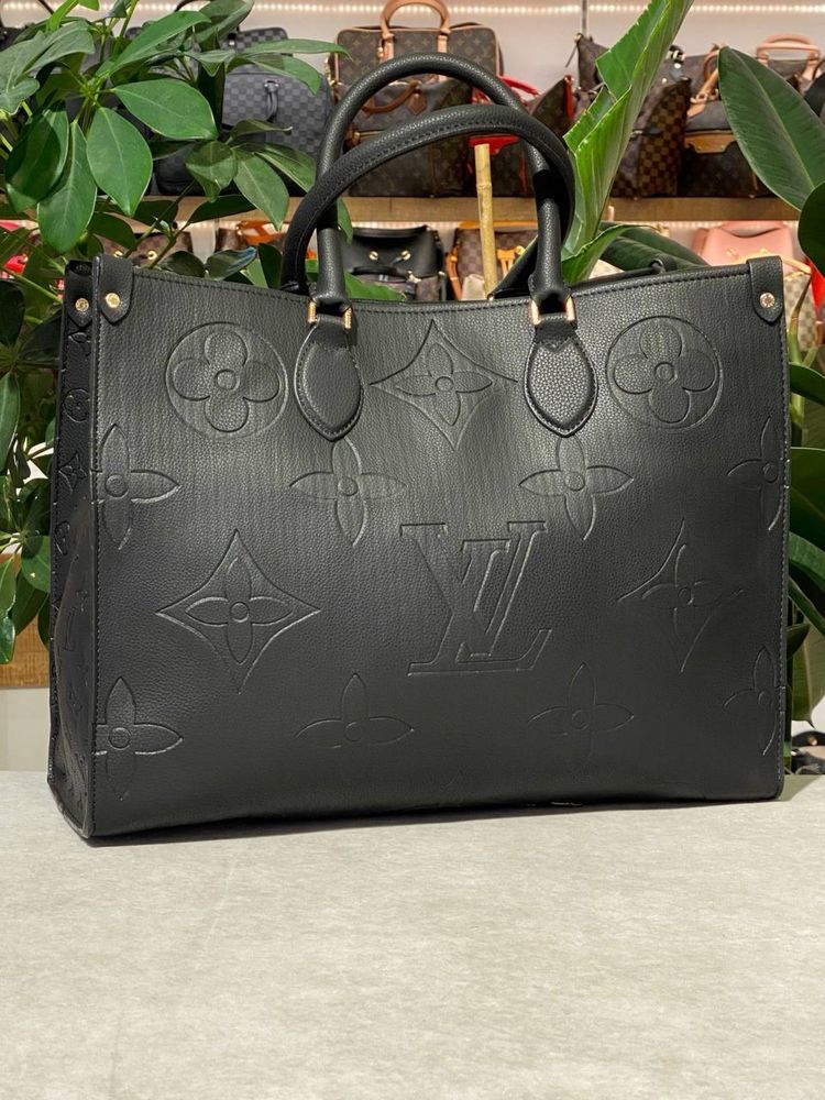 Geanta Louis Vuitton Noua !!! Dimensiuni 41/31 !!!
