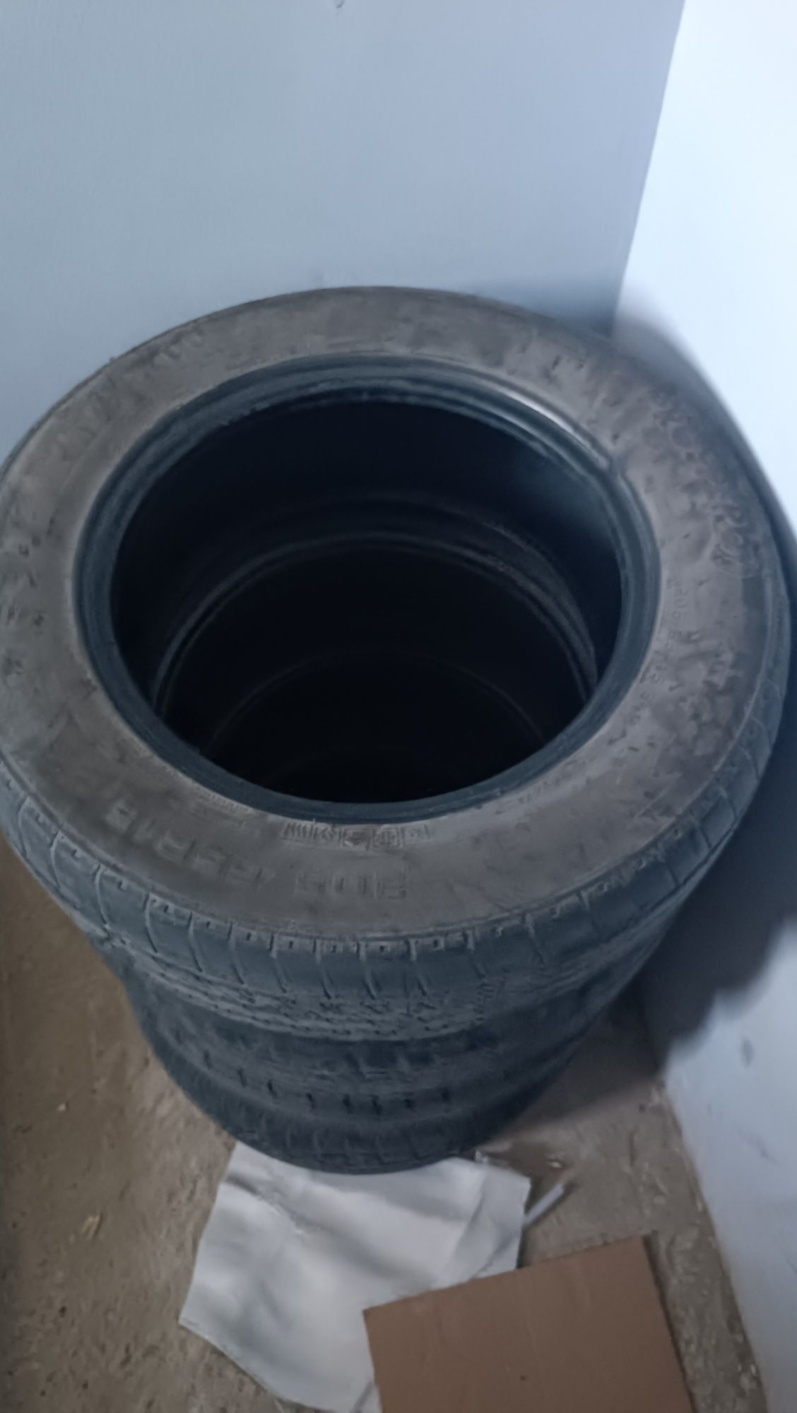 Cobalt R15. 205x65 razmer. 3 tasi zur. 1 tasi bulmaydi.