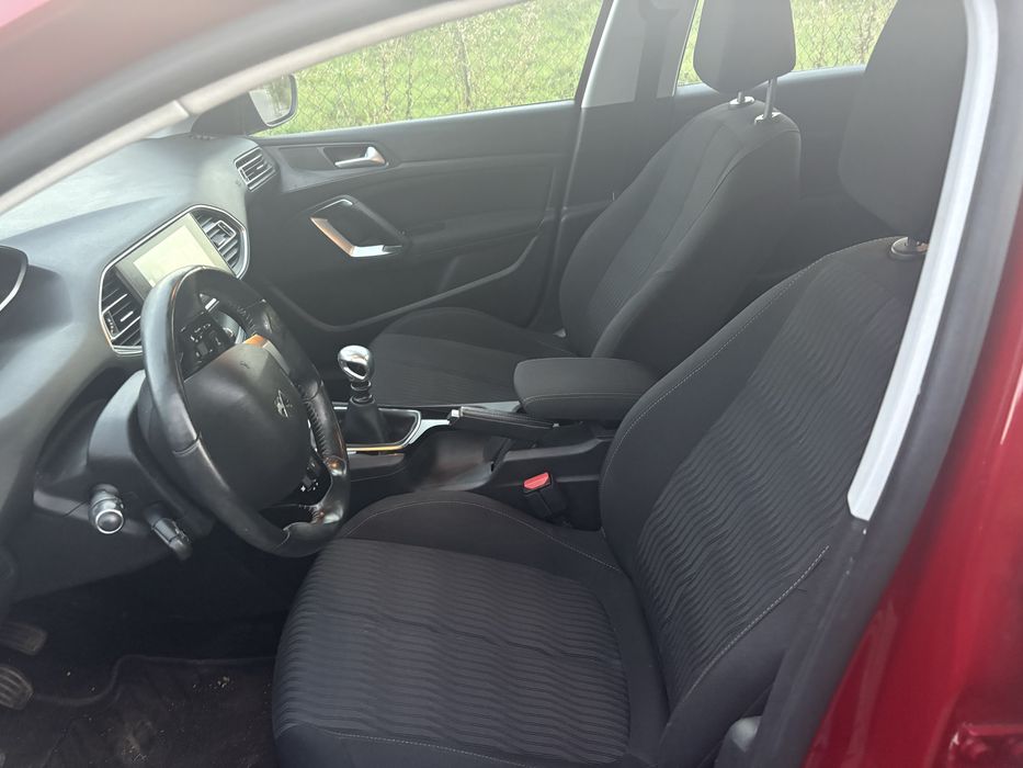 Peugeot 308SW PureTech 2015, 1.2 130CP