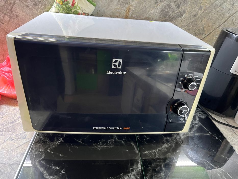 Микровълнова печка с грил