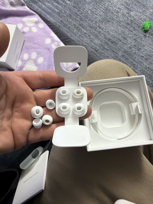 Airpods pro 2 iesite din garantie pe 25.09.2025