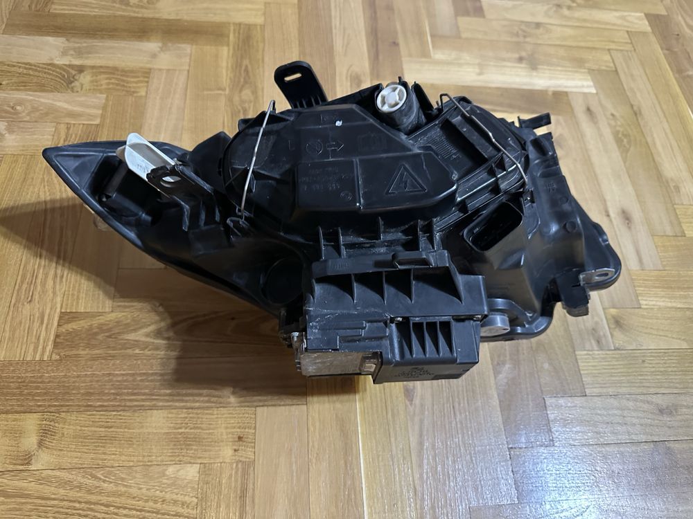 Far stanga BMW seria 1 E87 E88 2008-2011 bi xenon