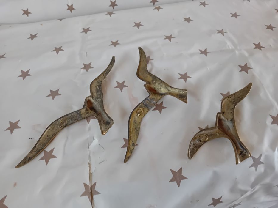 Păsări vechi din bronz