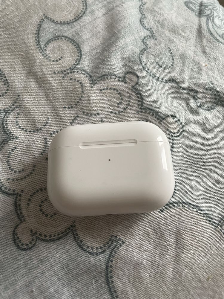 Airpods Pro в хорошем состоянии