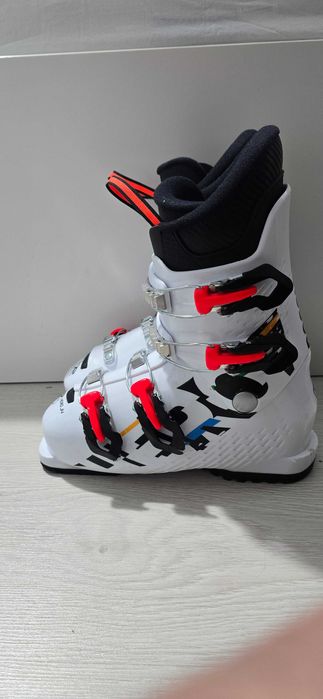 Clapari Rossignol HERO J4 marimea 23.5 folositi un singur sezon