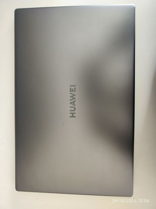Продаю рабочий ноутбук Huawei Matebook D15