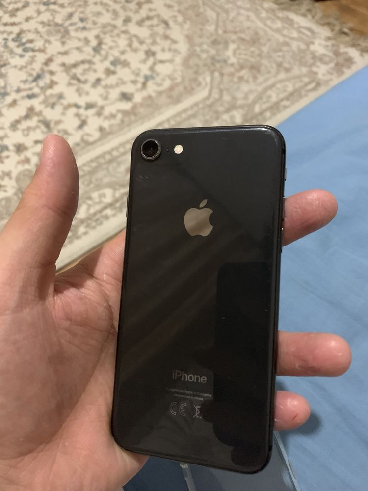 iPhone 8 64 gb.