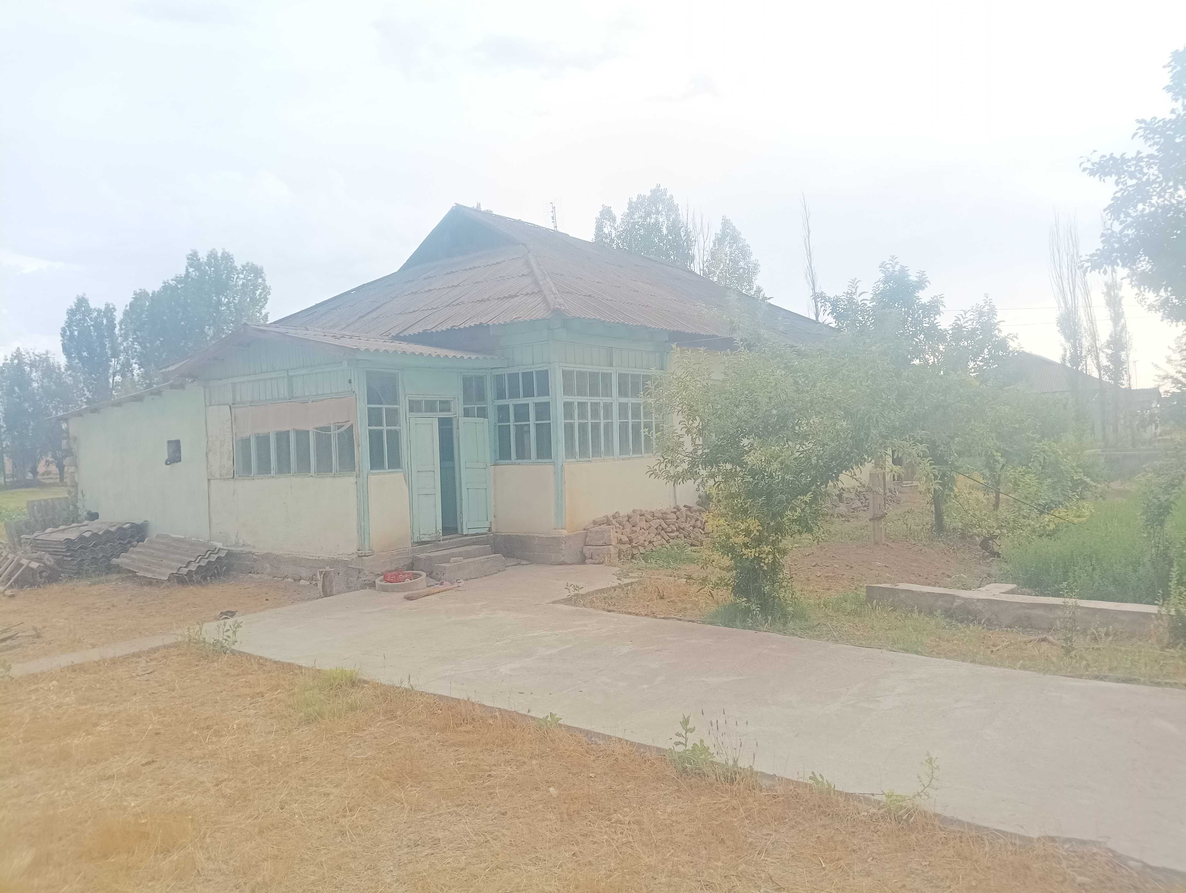 Продается дом,60 соток. Цена 50тысяч долларов
