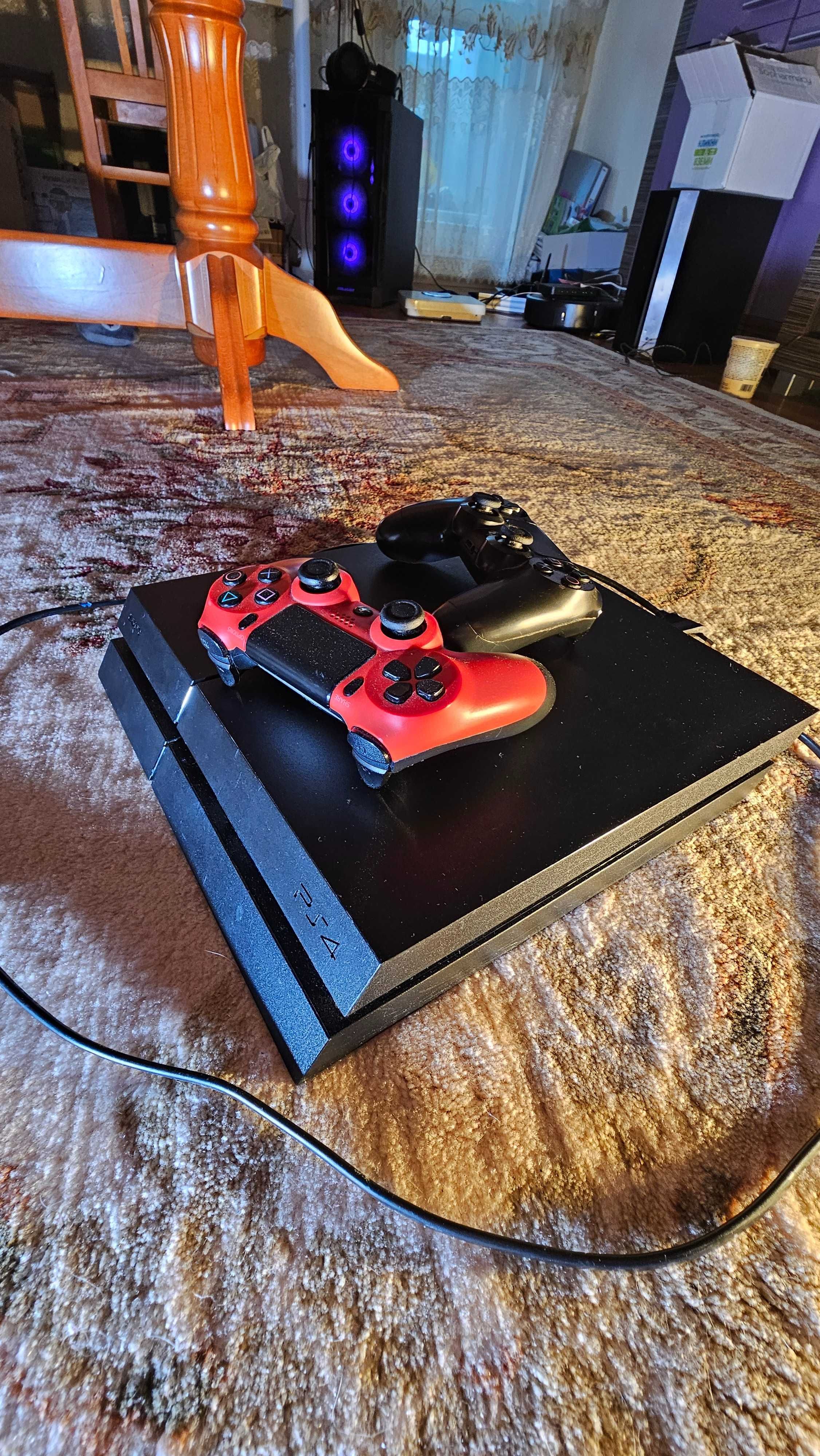 PS4 конзола с 2 джойстика + игри