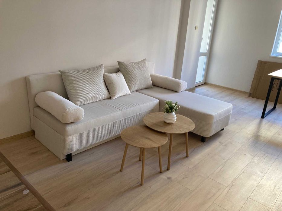 Чисто нов разтегателен диван с място за съхранение