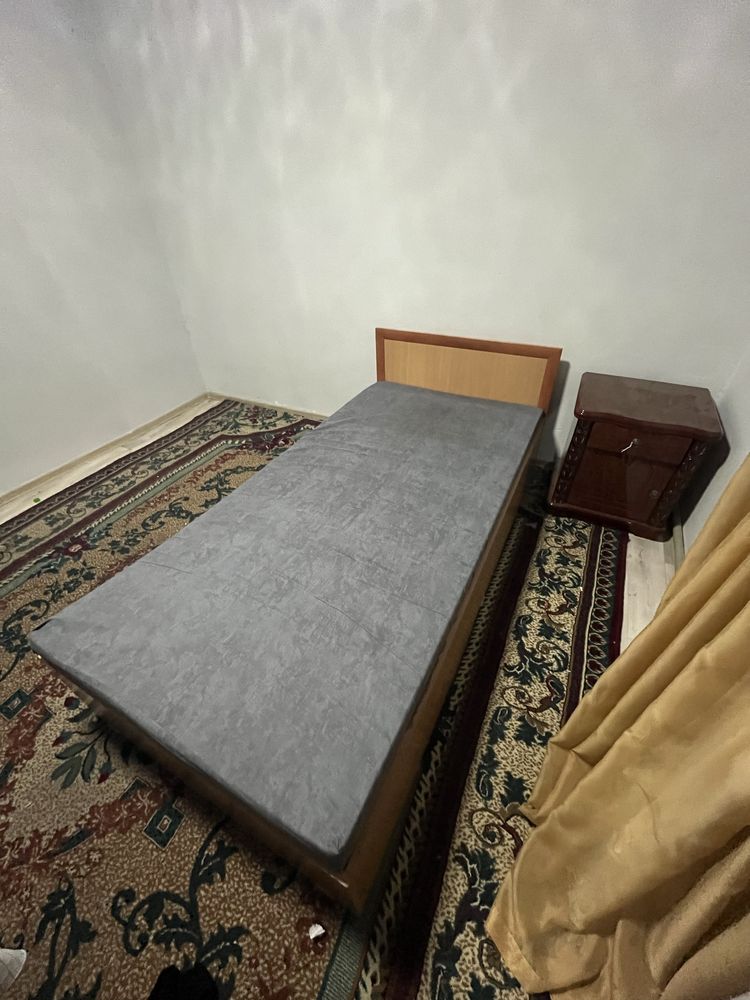 Продам кровать с матрасом