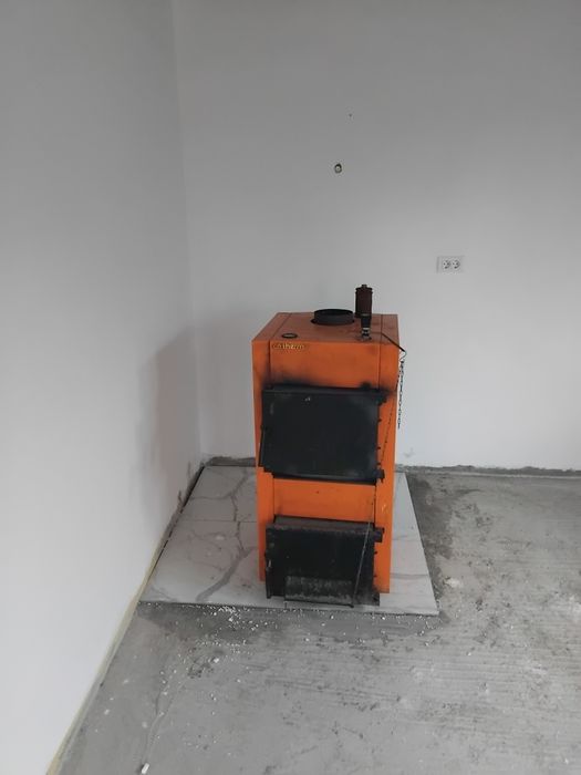 Vând centrala pe lemne