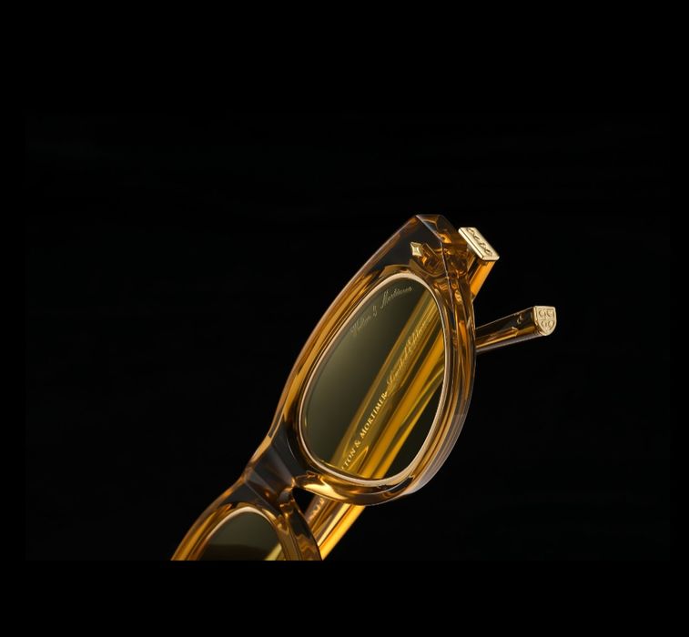 Слънчеви очила с златно покритие.

Часовници

Мода

Монети и марки

Ко