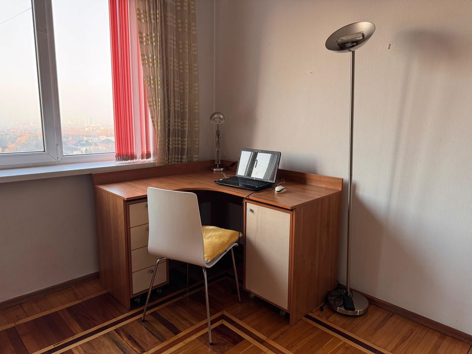 Рабочий стол с тумбами