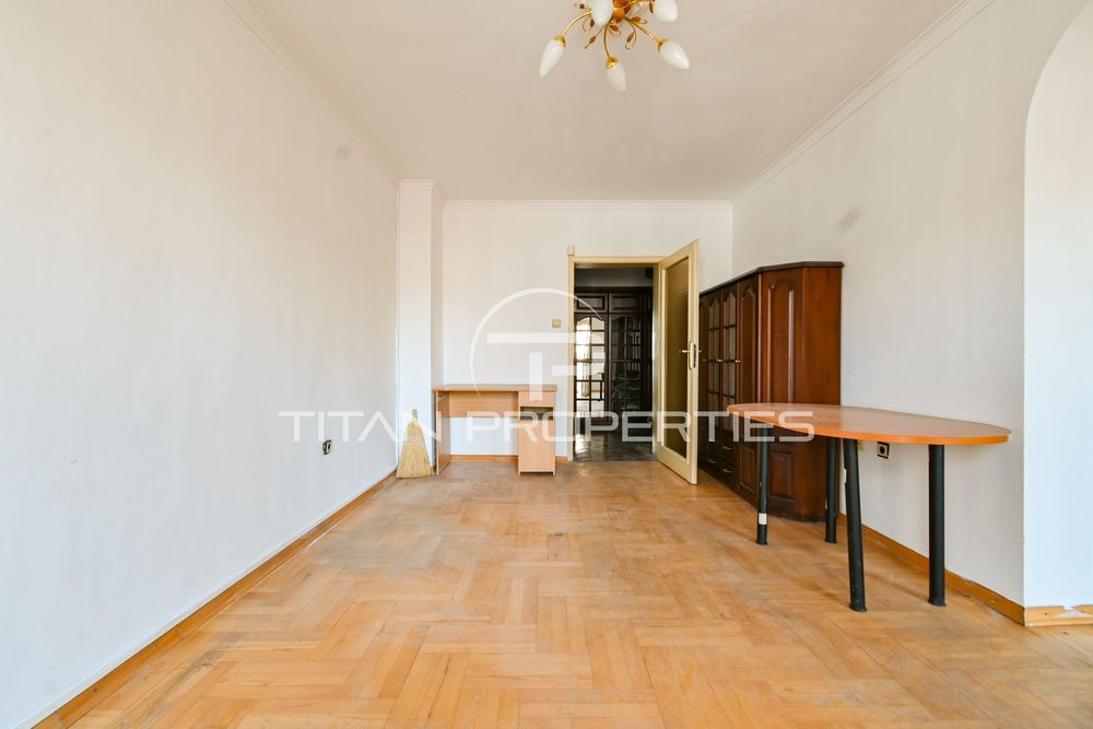 Продава се Тристаен апартамент в София, Иван Вазов - 135 кв.м за 2815 €/кв.м - Снимка #2