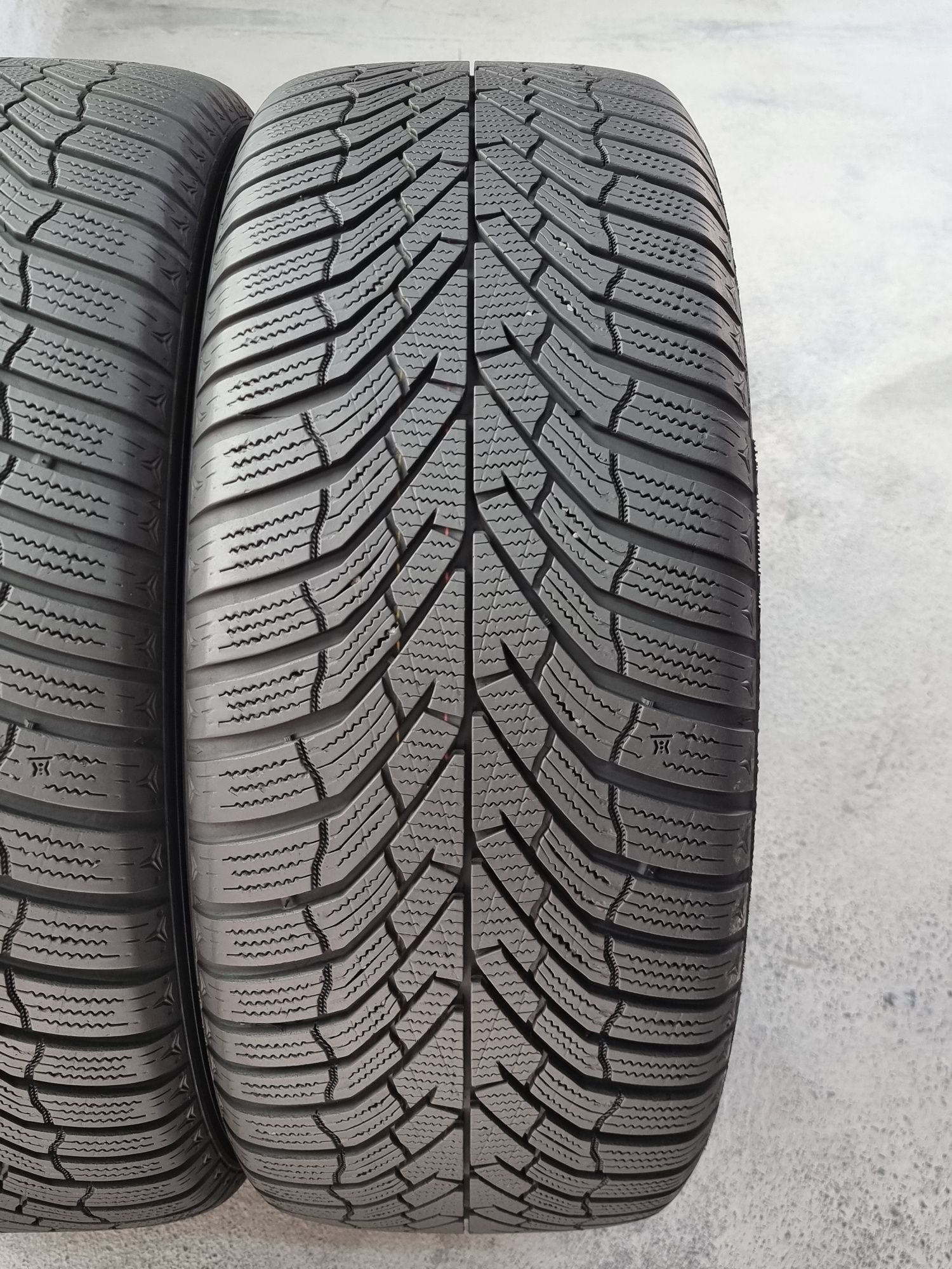 "Dot 22" 235/45/18 Kumho 2Броя: 250лв 7.5мм