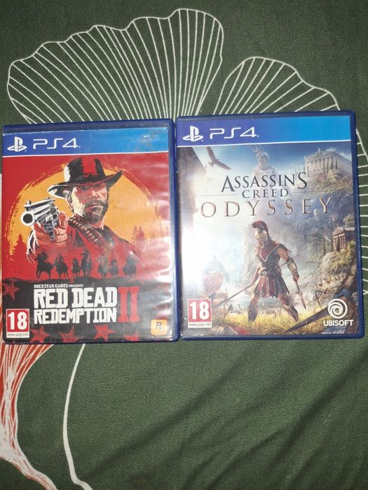 Vând doua jocuri ps4