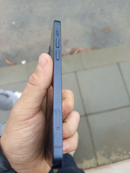 Vând iPhone 12     .