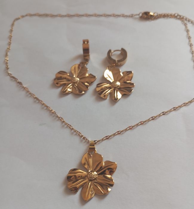 Set cercei și colier placate cu aur de 18k