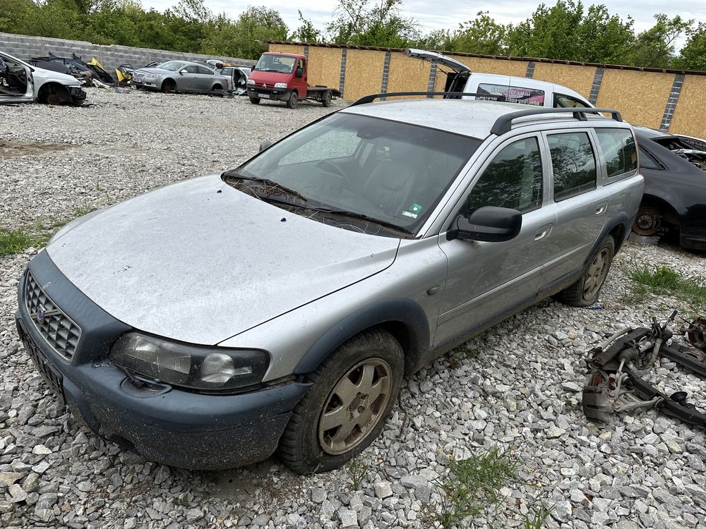 Волво ХЦ70 D5. AWD 2004 г 2.4 дизел само на части