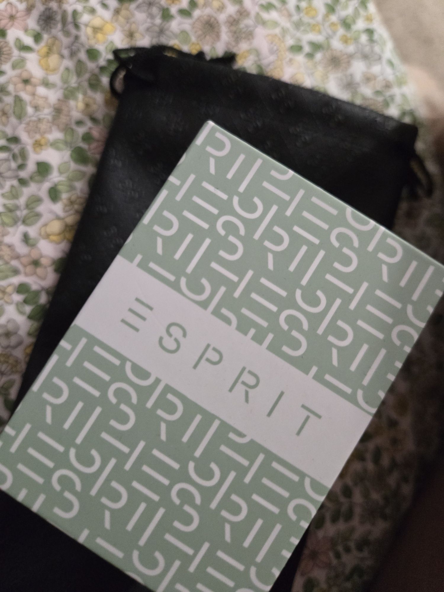 Часовник Esprit, черен, с метална каишка