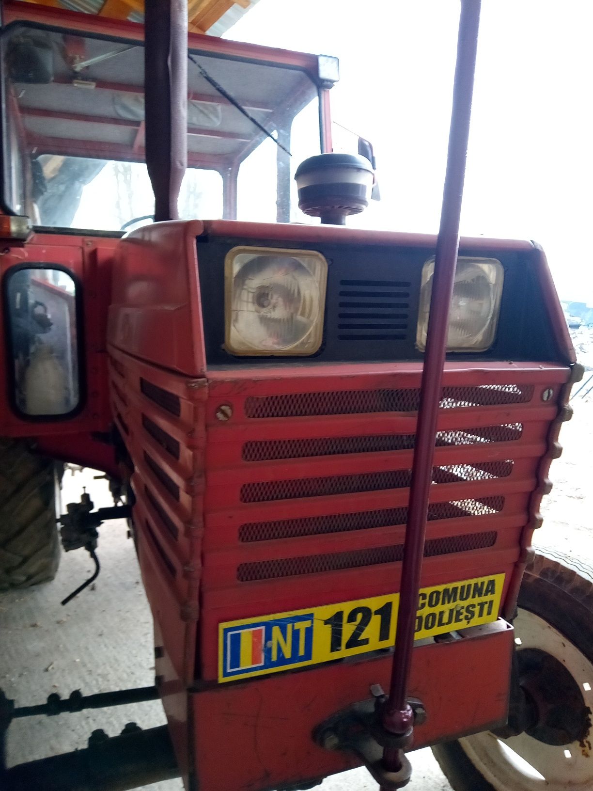 Vând tractor  U650