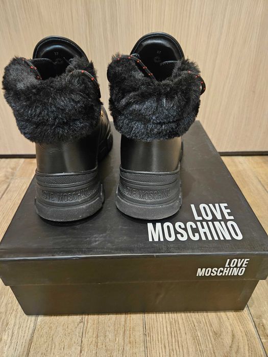 Боти Love Moschino