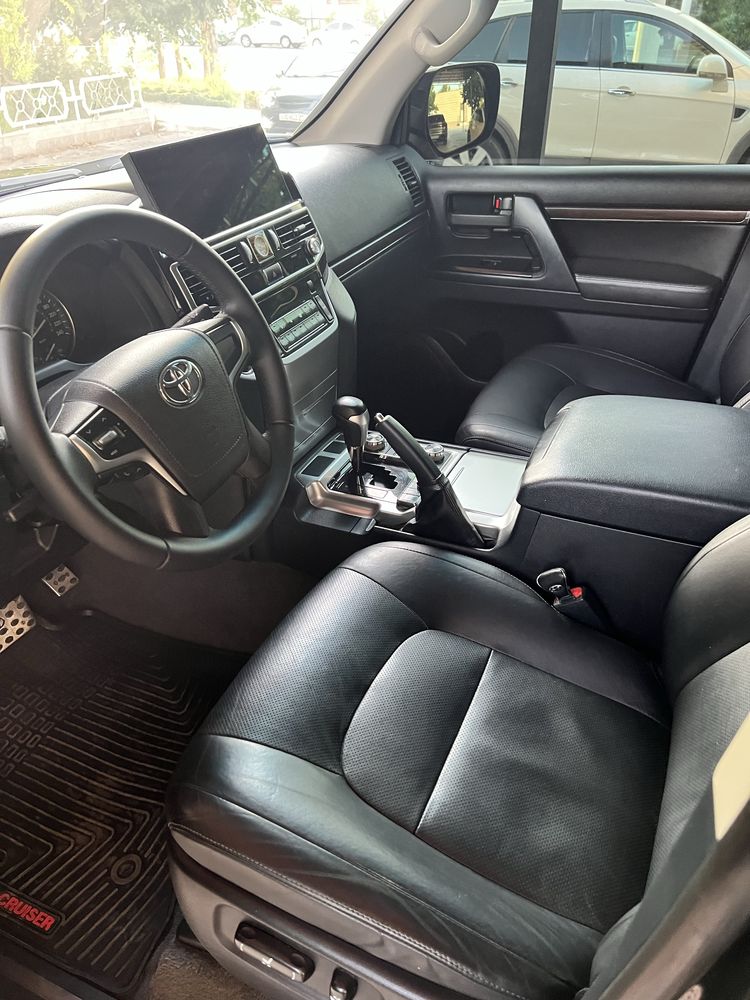 Продаётся Toyota Land Cruiser 200
