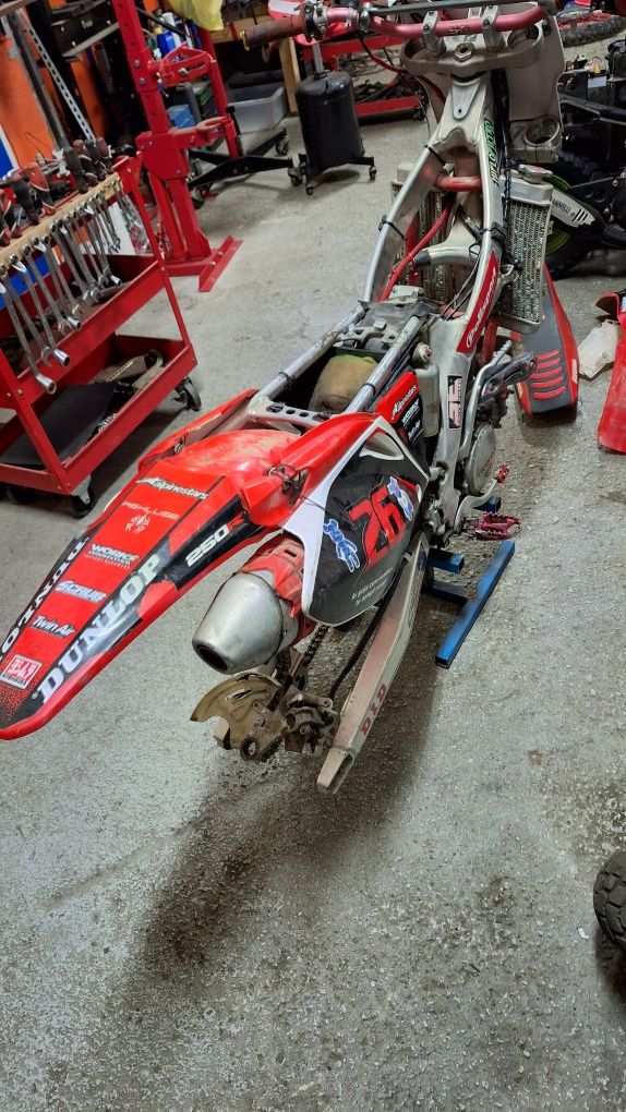Dezmembrez honda crf 250R