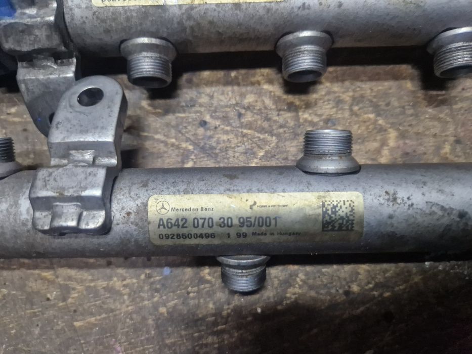 Rampa injectoare Mercedes ML W164 W166 E W212 C W204 Sprinter 3.0 OM64