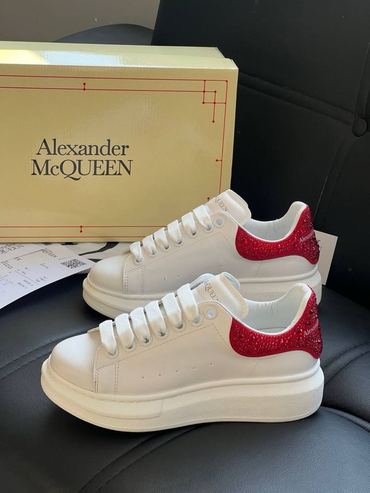 Adidasi Alexander Mcqueen noi!