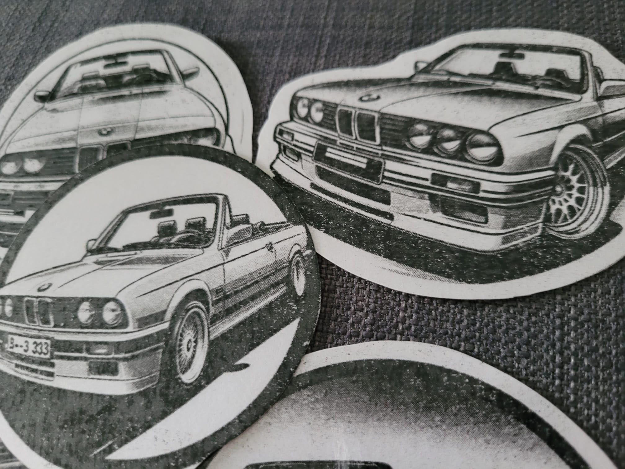 Stickere model auto pe hârtie