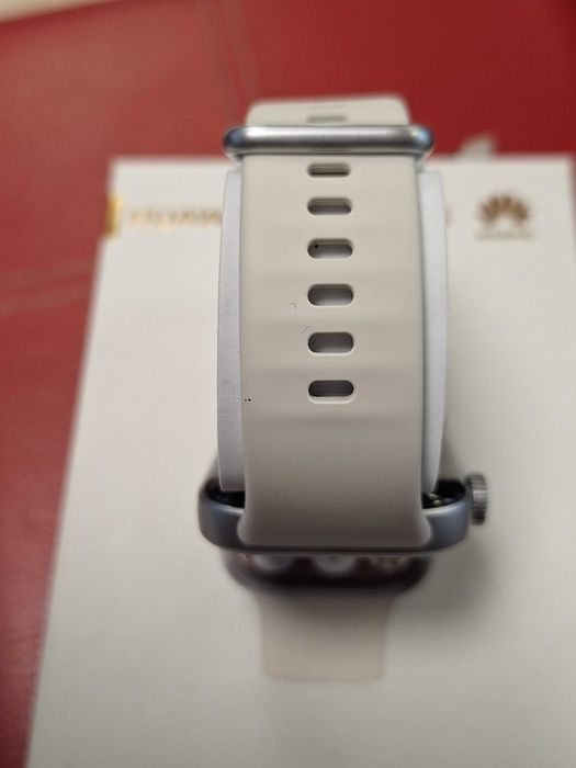 Smart Часовник Huawei Fit 4
