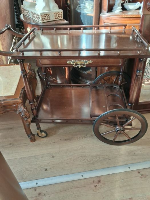 Сервизна количка